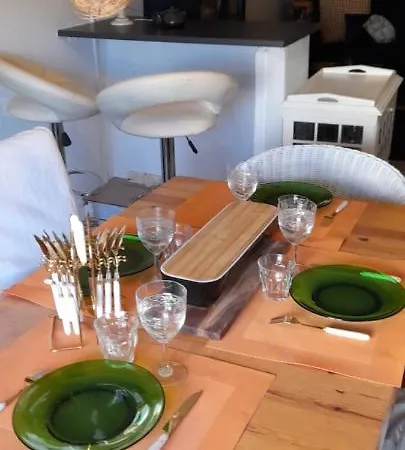 La Petite Maison De Nyaraló Cruzy