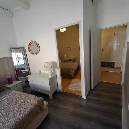 La Petite Maison De *